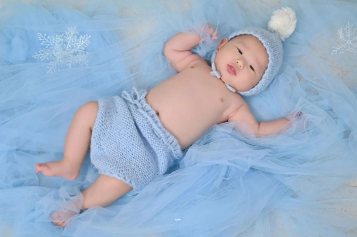 安宁三个月宝宝挠耳朵